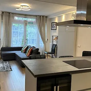 https://studio-amsterdam-1068-jx.utrechthotels.net